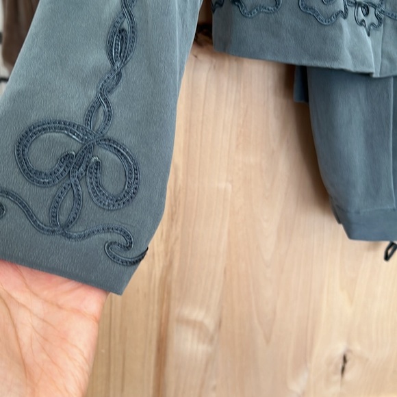 Silk two piece set, cropped jacket high waisted pants embroidery details, size 4 - Picture 4 of 9